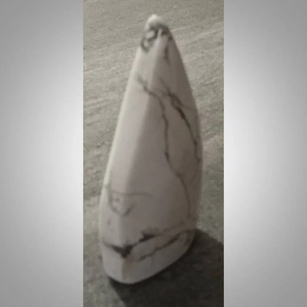 HOWLITE stone rock crystal FLAME 01 INSPIRATION - creativity - insomnia